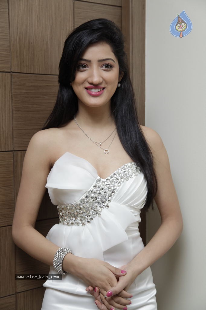 Richa Panai New Hot Stills - 27 / 44 photos