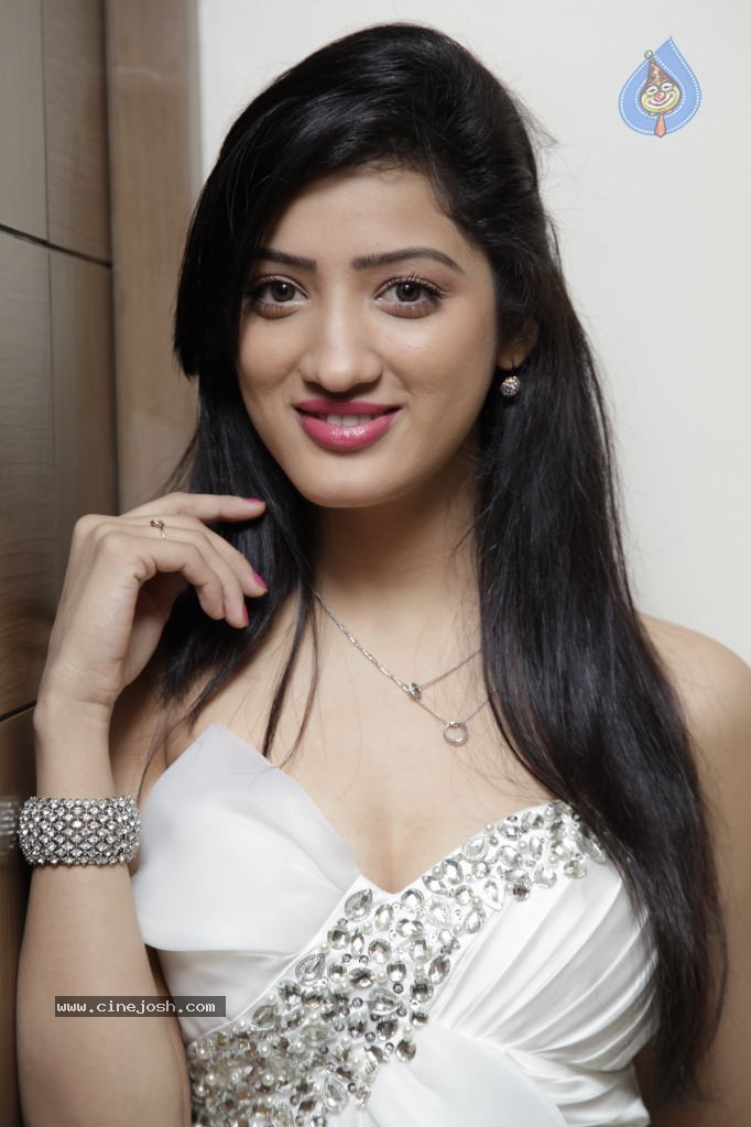 Richa Panai New Hot Stills - 33 / 44 photos