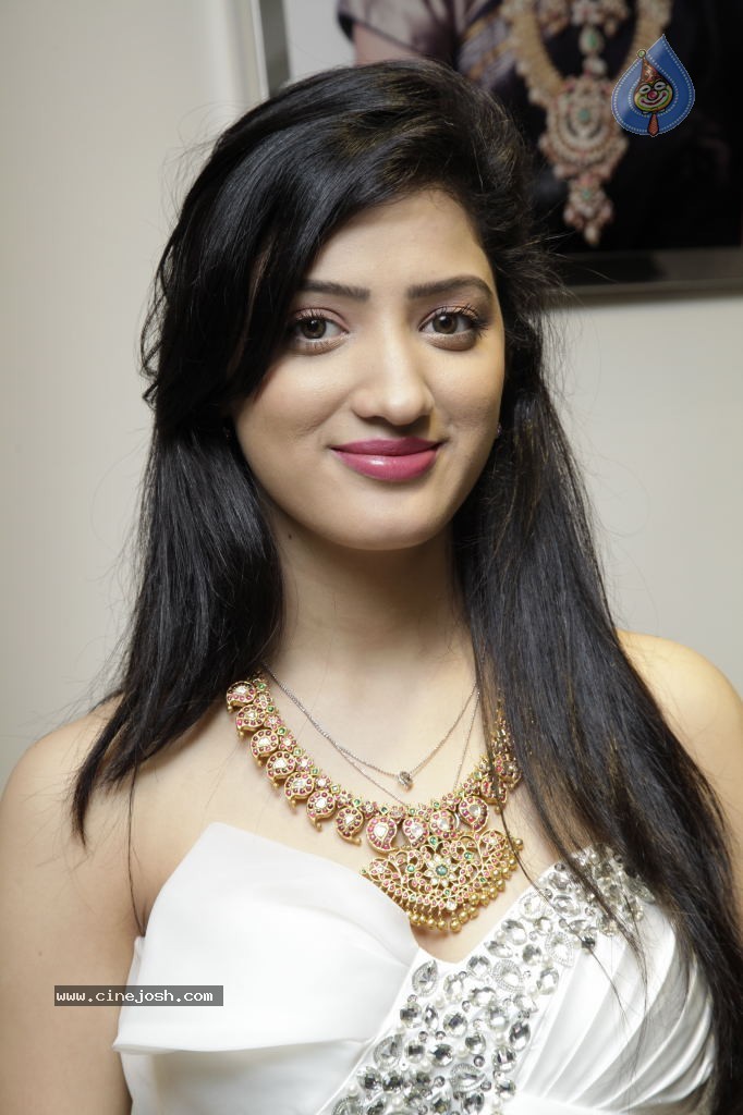 Richa Panai New Hot Stills - 36 / 44 photos