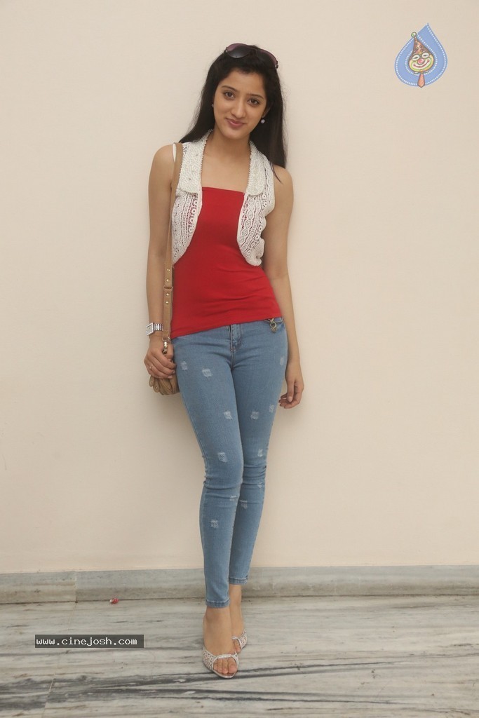 Richa Panai New Photos - 76 / 95 photos