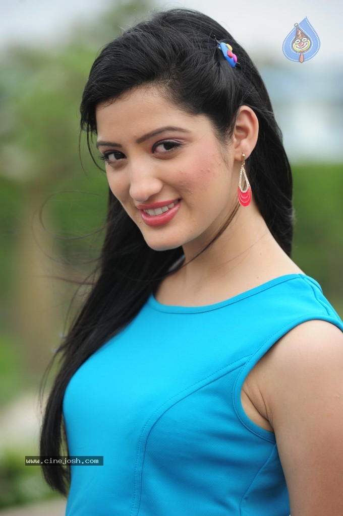 Richa Panai New Pics - 26 / 36 photos