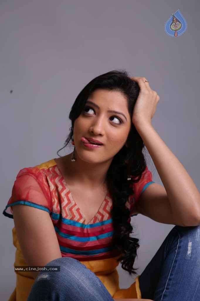 Richa Panai New Pics - 33 / 36 photos