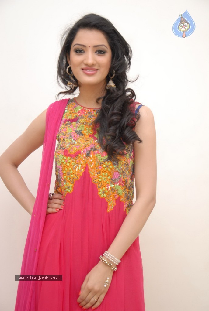 Richa Panai New Stills - 18 / 68 photos