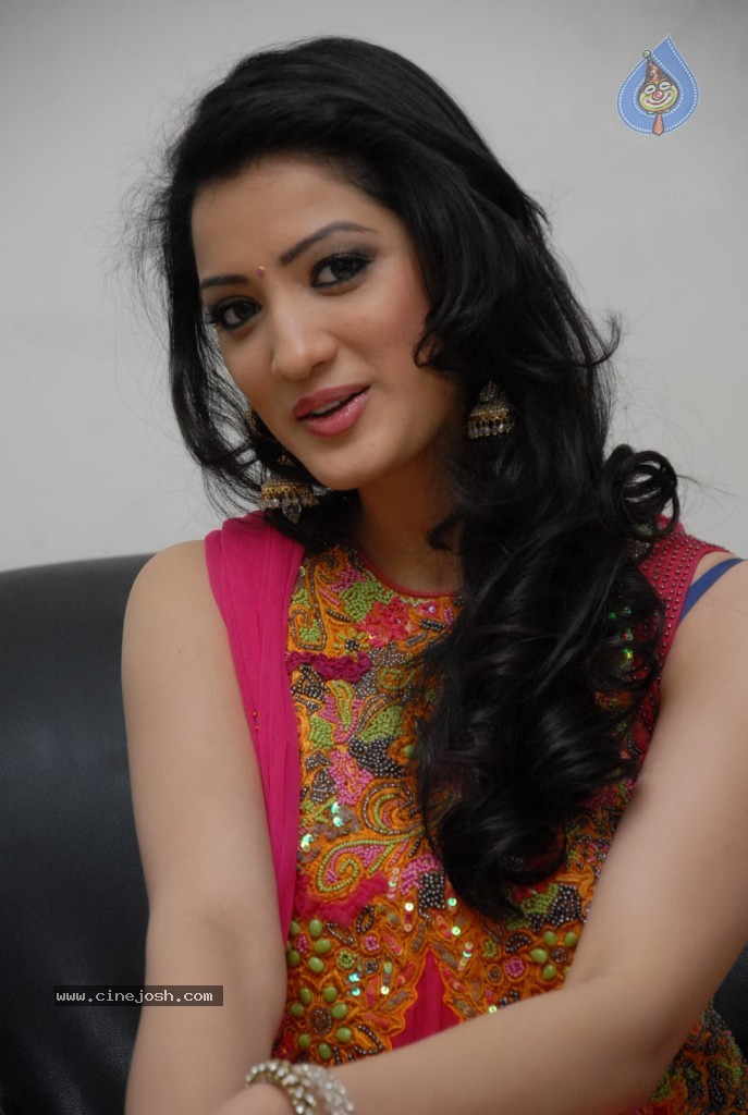 Richa Panai New Stills - 28 / 68 photos