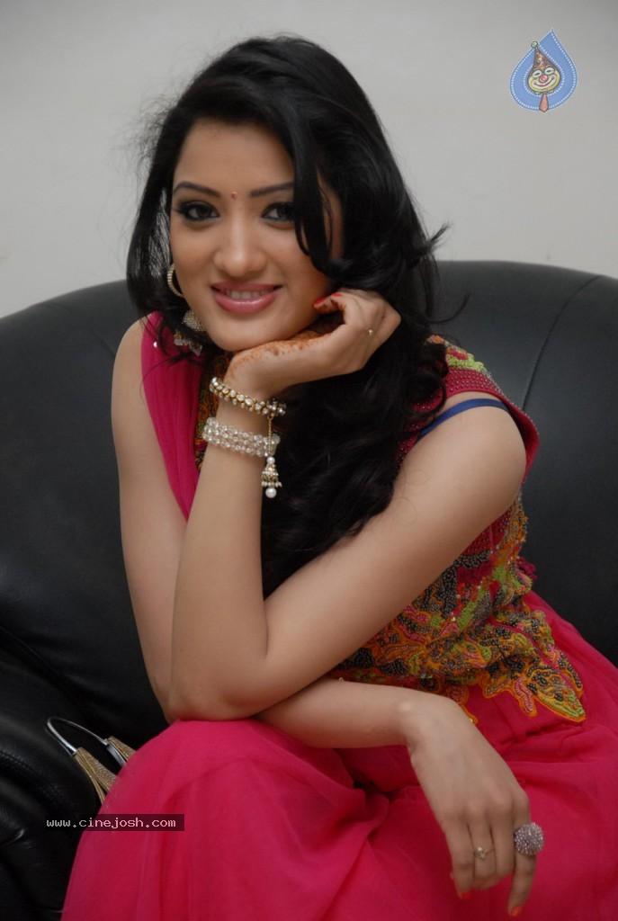 Richa Panai New Stills - 36 / 68 photos