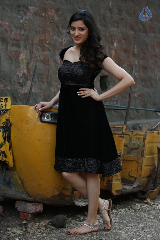 Richa Panai Pics In Rakshaka Bhatudu - 4 / 21 photos