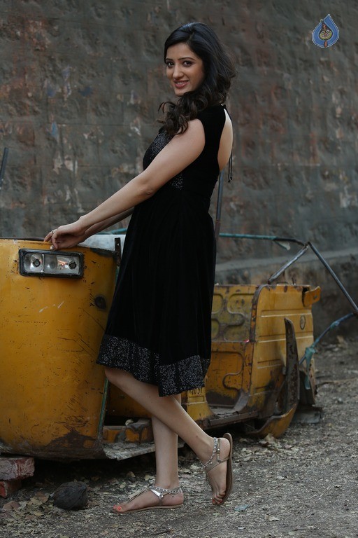 Richa Panai Pics In Rakshaka Bhatudu - 7 / 21 photos