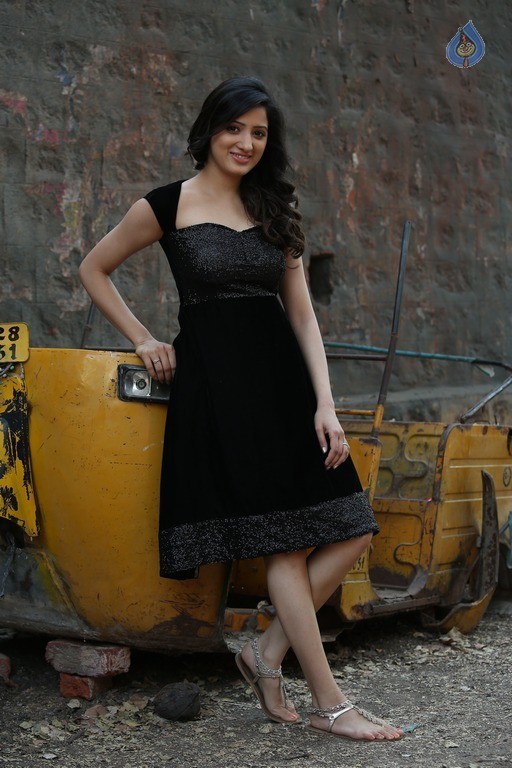 Richa Panai Pics In Rakshaka Bhatudu - 9 / 21 photos