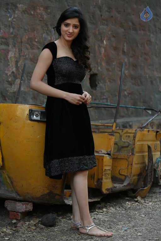 Richa Panai Pics In Rakshaka Bhatudu - 20 / 21 photos