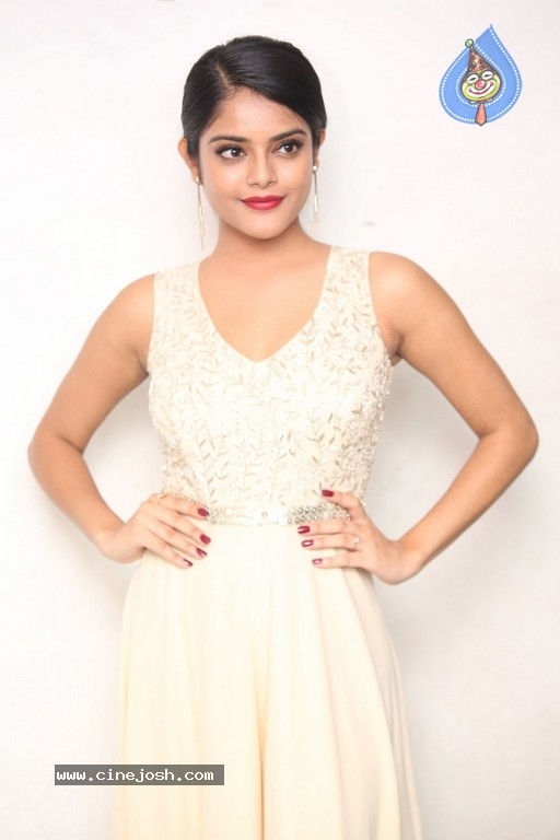 Riddhi Kumar New Images - 7 / 21 photos