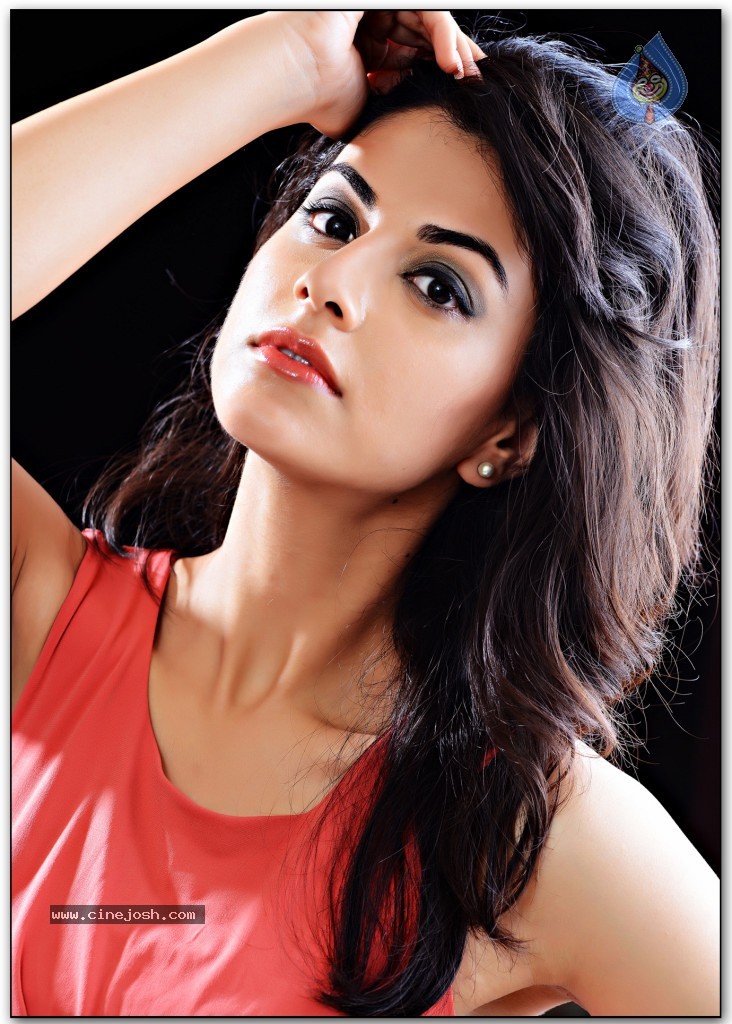 Rishika Portfolio Stills - 2 / 9 photos