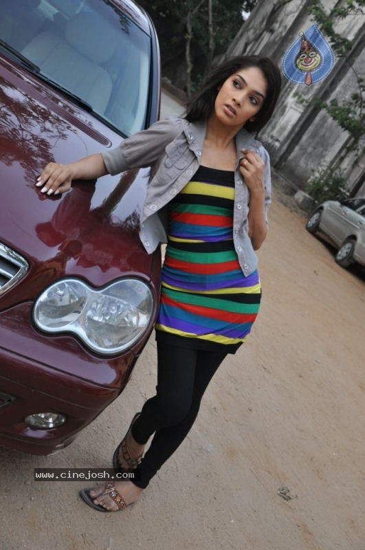 Rithika Latest Stills - 29 / 63 photos