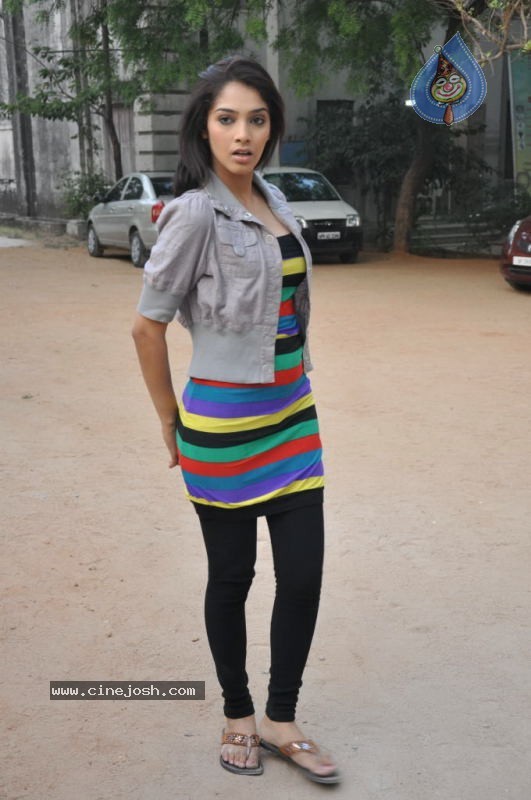 Rithika Latest Stills - 35 / 63 photos