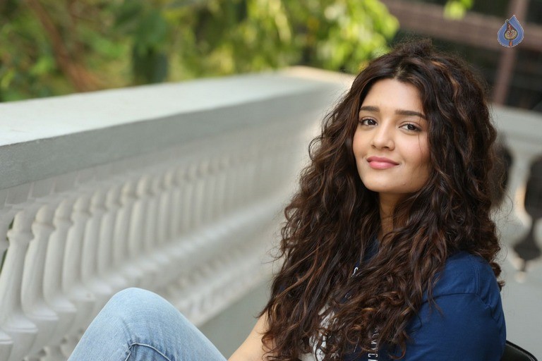 Ritika Singh Latest Photos - 16 / 34 photos