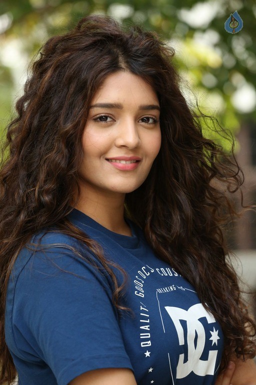 Ritika Singh Latest Photos - 22 / 34 photos