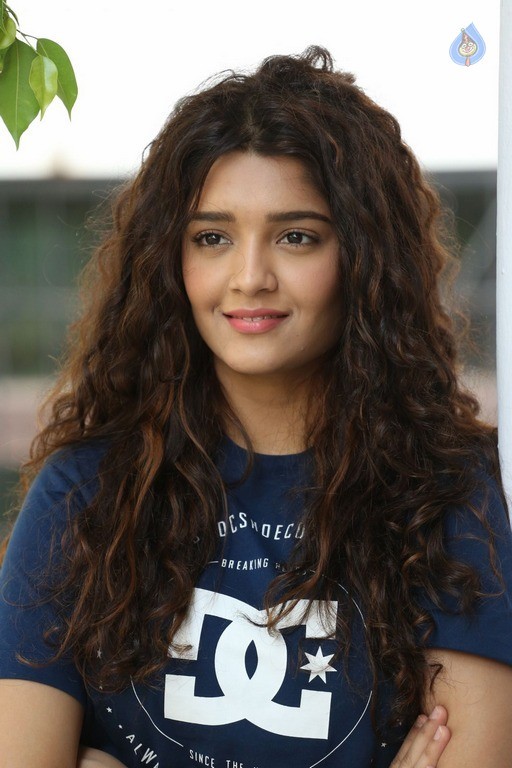 Ritika Singh Latest Photos - 25 / 34 photos