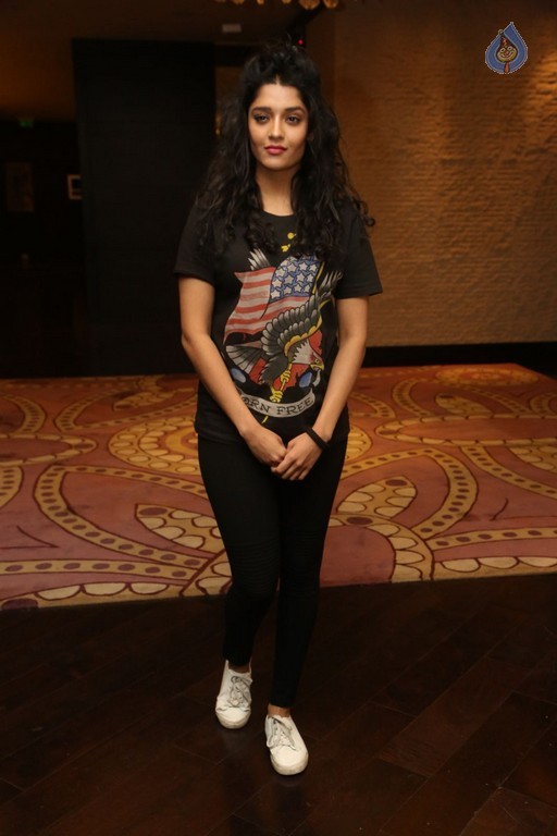 Ritika Singh Latest Photos - 4 / 34 photos