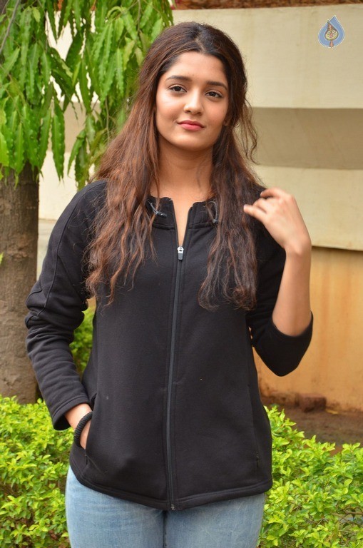 Ritika Singh New Gallery - 18 / 37 photos