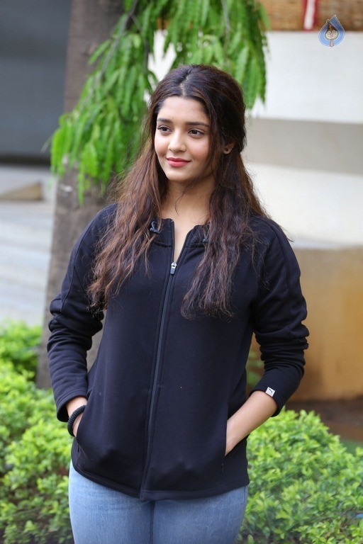 Ritika Singh New Gallery - 37 / 37 photos