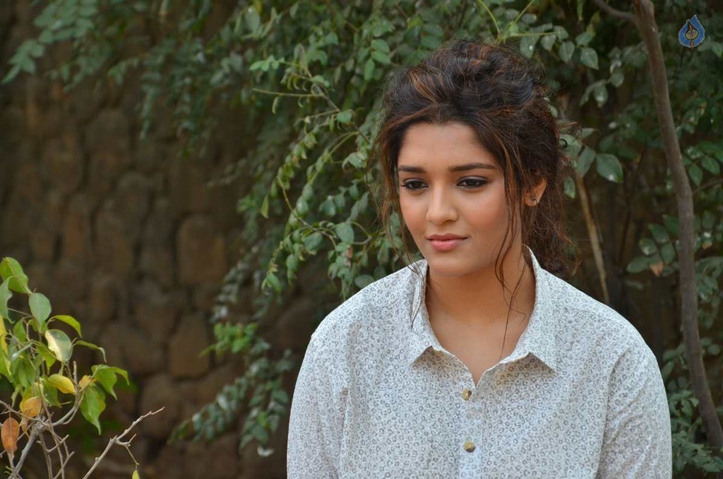 Ritika Singh New Photos - 10 / 21 photos