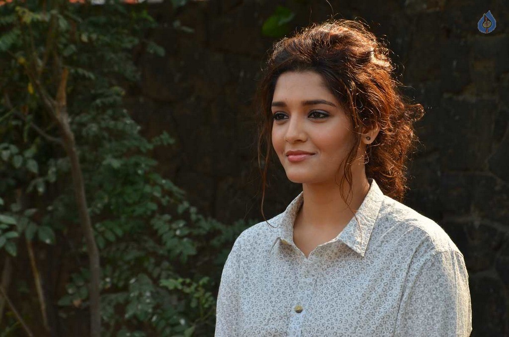 Ritika Singh New Photos - 16 / 21 photos