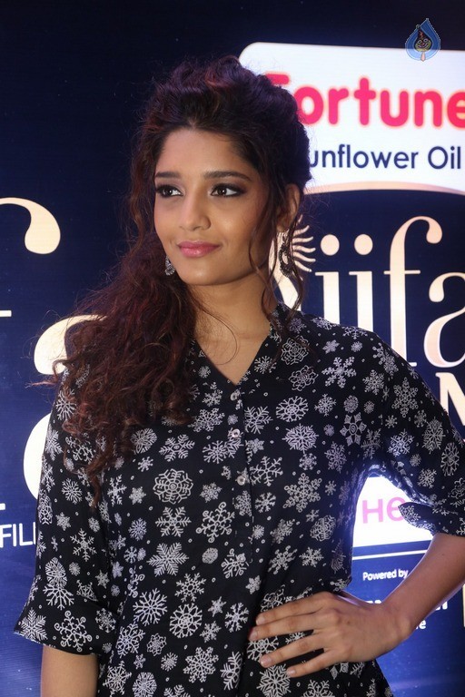 Ritika Singh New Photos - 17 / 23 photos