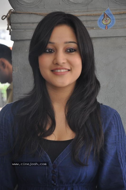 Ritu Barmecha New Stills - 28 / 54 photos