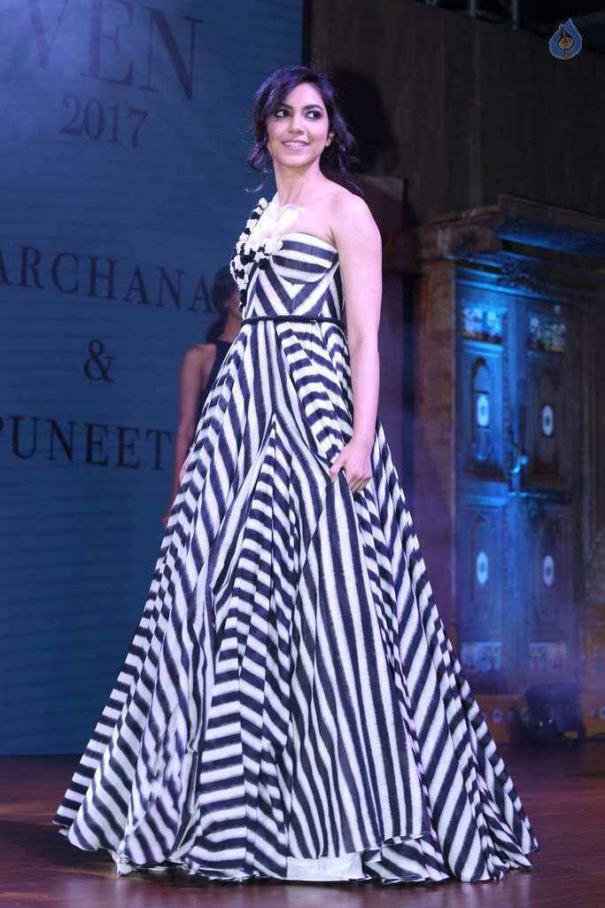 Ritu Varma at Woven 2017 Fashion Show - 11 / 21 photos