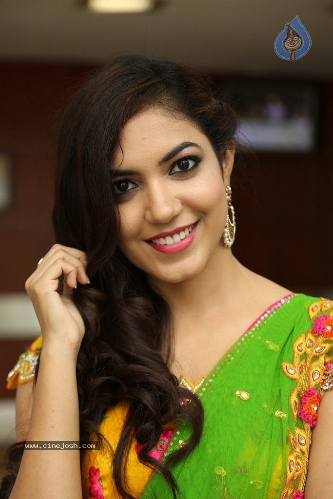 Ritu Varma Cute Stills - 77 / 120 photos