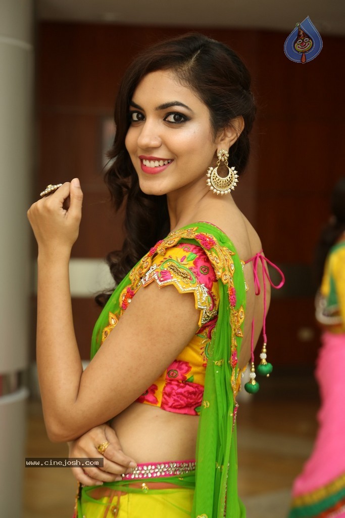 Ritu Varma Cute Stills - 102 / 120 photos