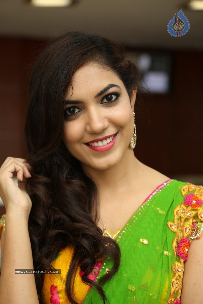 Ritu Varma Cute Stills - 106 / 120 photos