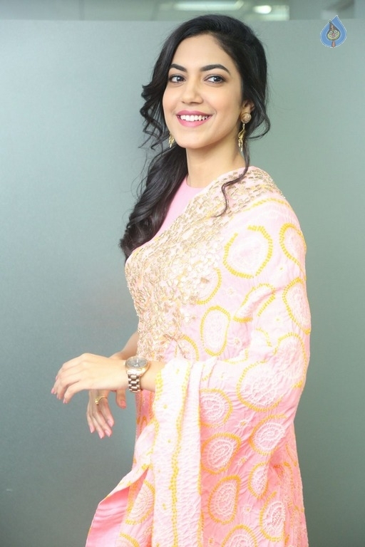 Ritu Varma Latest Stills - 21 / 42 photos