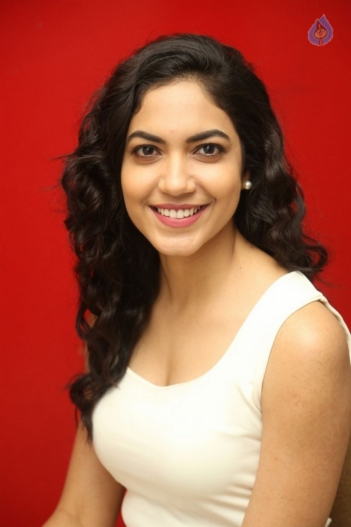 Ritu Varma Latest Stills - 7 / 28 photos