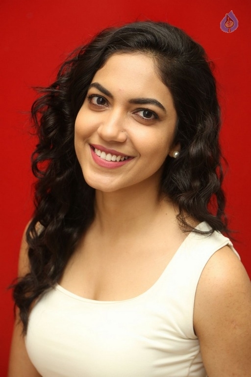 Ritu Varma Latest Stills - 17 / 28 photos