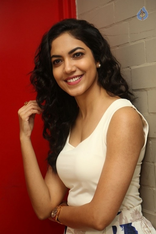 Ritu Varma Latest Stills - 18 / 28 photos