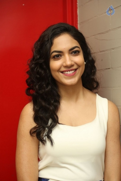 Ritu Varma Latest Stills - 19 / 28 photos