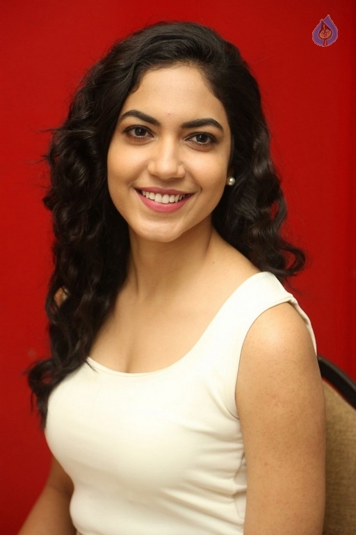 Ritu Varma Latest Stills - 22 / 28 photos