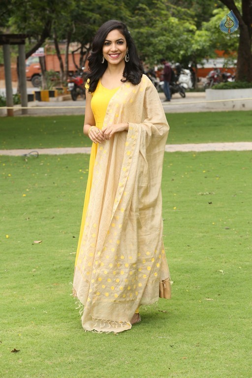 Ritu Varma New Gallery - 6 / 42 photos