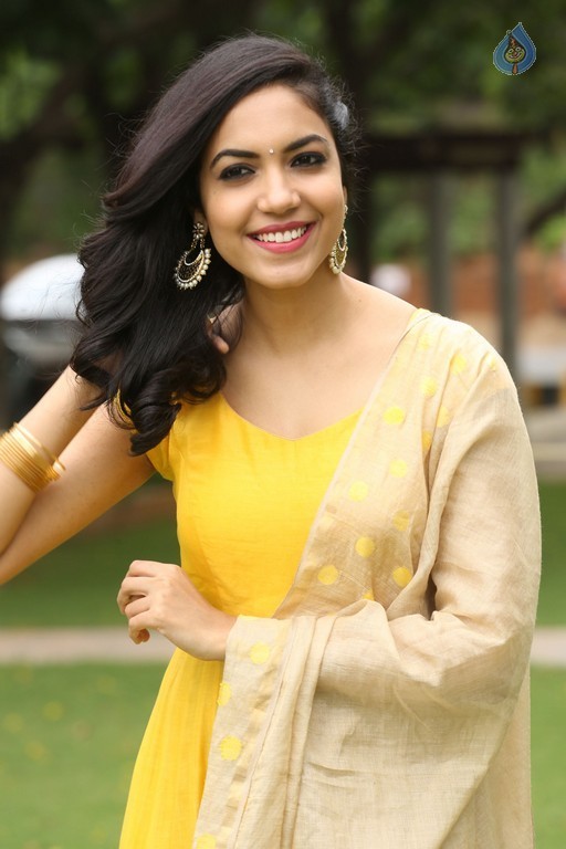 Ritu Varma New Gallery - 13 / 42 photos