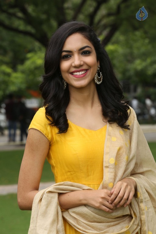 Ritu Varma New Gallery - 25 / 42 photos