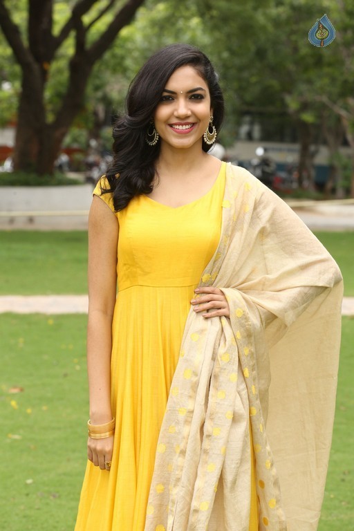 Ritu Varma New Gallery - 30 / 42 photos