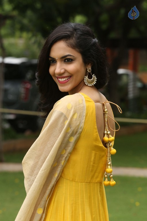 Ritu Varma New Gallery - 31 / 42 photos