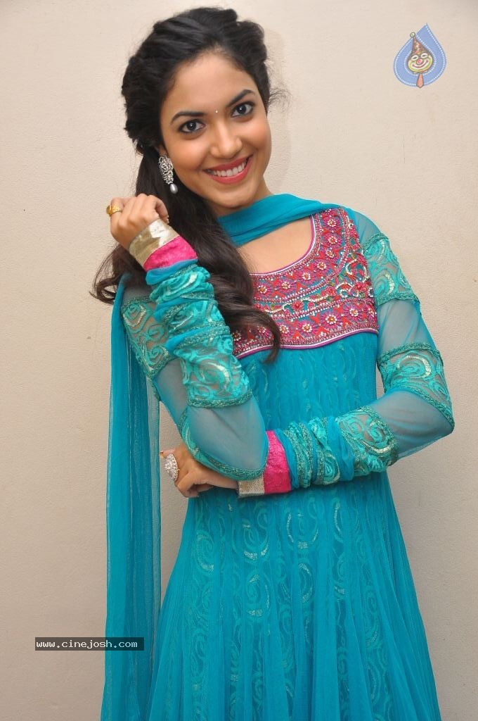 Ritu Varma New Pics - 27 / 49 photos