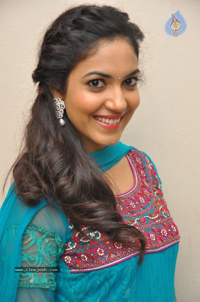 Ritu Varma New Pics - 41 / 49 photos