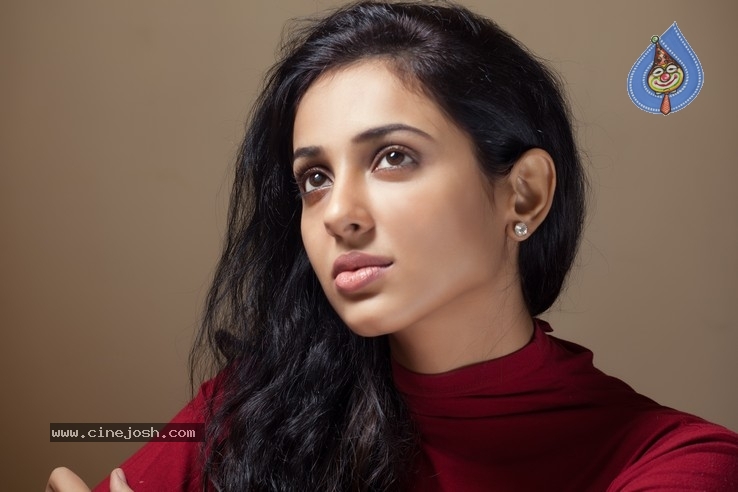 Riya Suman Stills - 9 / 14 photos