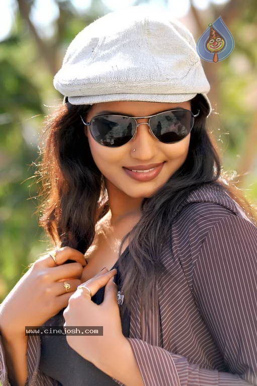 Roja Komaravolu Photos - 23 / 72 photos