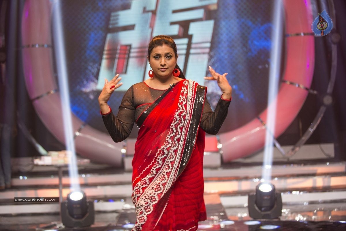 Roja Photos in Race Game Show - 7 / 10 photos