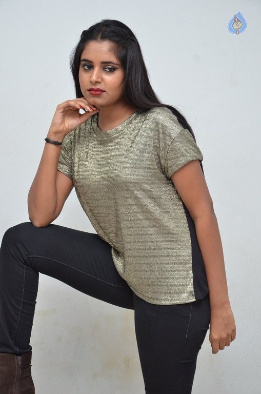 Roopa Reddy New Photos - 20 / 42 photos