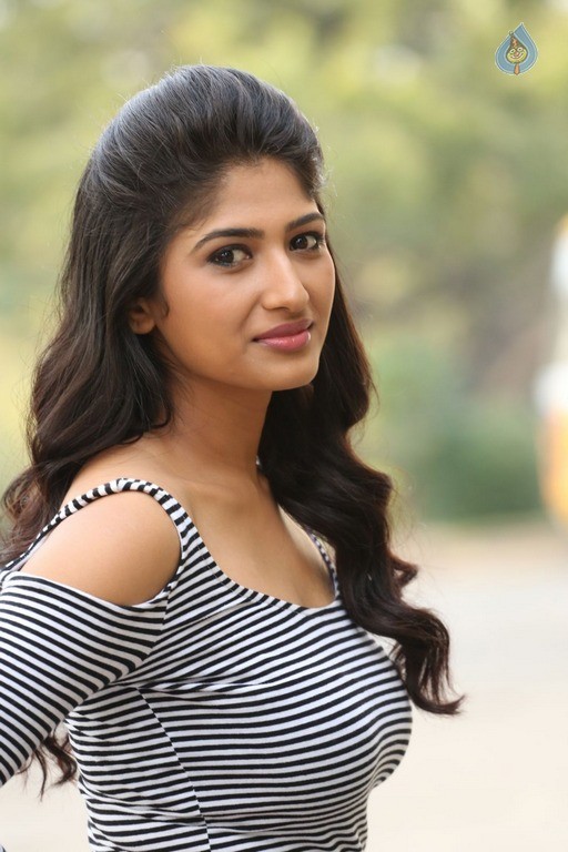 Roshini Prakash Latest Gallery - 27 / 42 photos