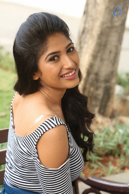 Roshini Prakash Latest Gallery - 34 / 42 photos
